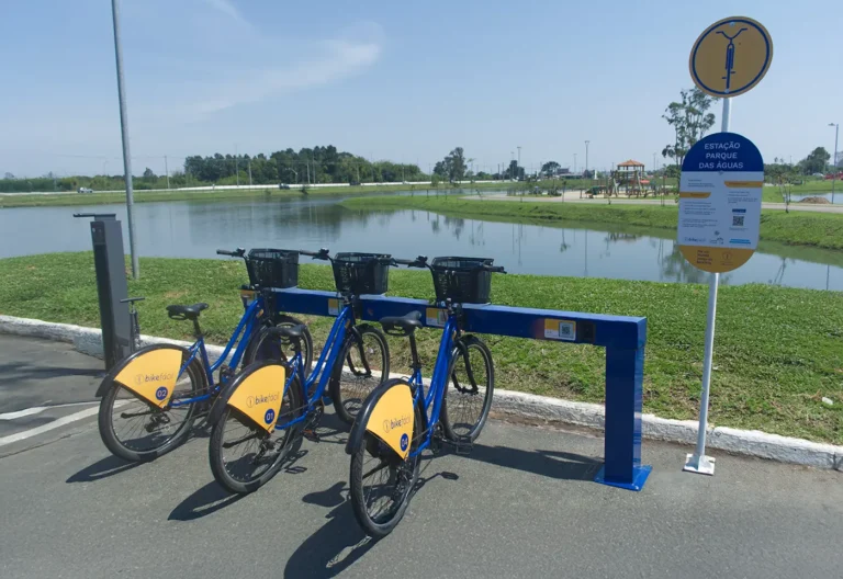 sistema bike sharing instalado no parque das águas